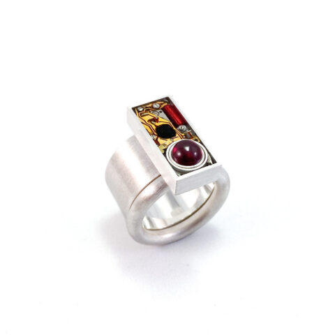 Double Ring silver (925) with quartz movement and Garnet