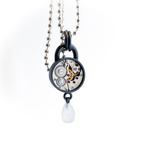 Pendant silver (925) with mechanical movement and Calcedony